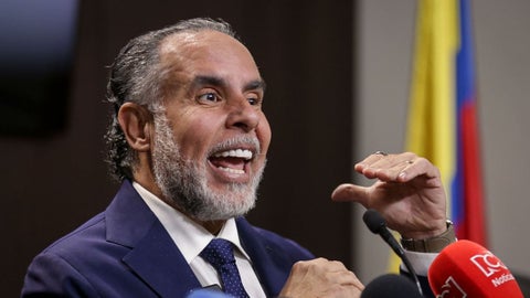 El ministro Benedetti denunció que su esposa fue intimidada y recibió amenazas de la propia funcionaria judicial