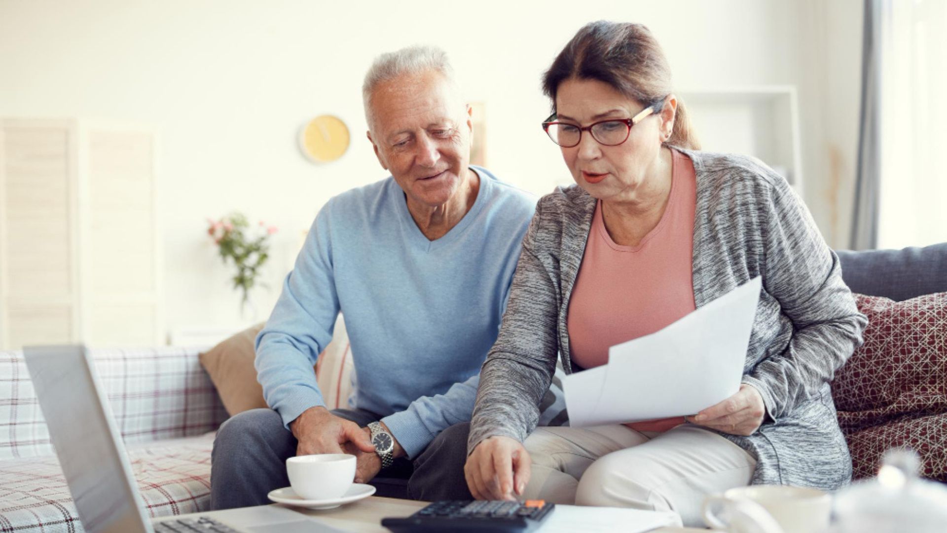 En caso de no cumplir los requisitos, los beneficiarios pueden reclamar una indemnización sustitutiva o una devolución de saldos, según el régimen al que pertenecía el afiliado.