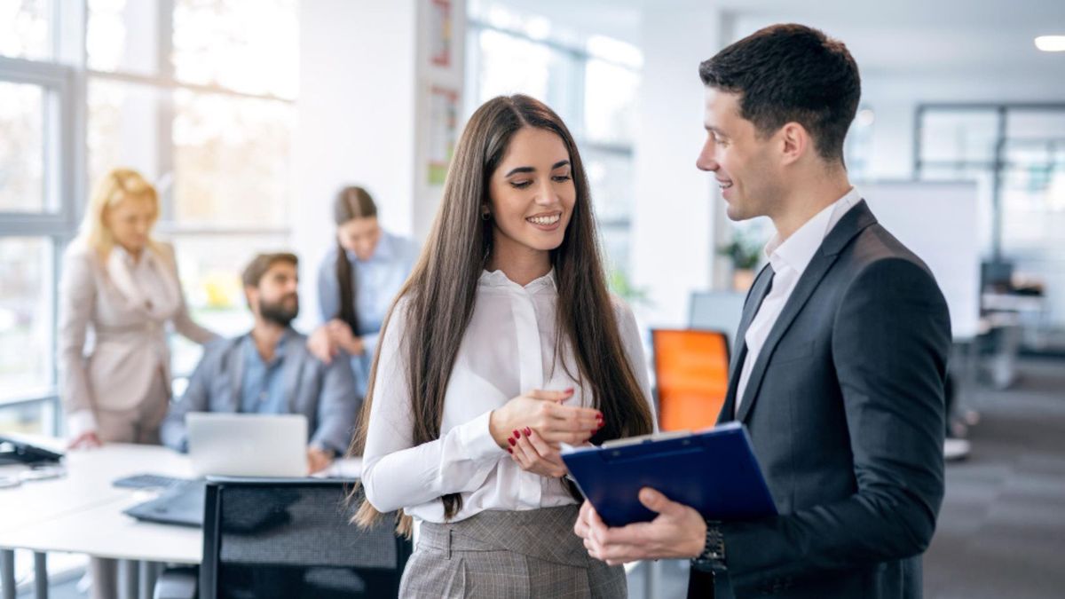 Participar en formaciones cortas, diplomados o talleres puede ser una ventaja para quienes buscan ascender o cambiar de sector.