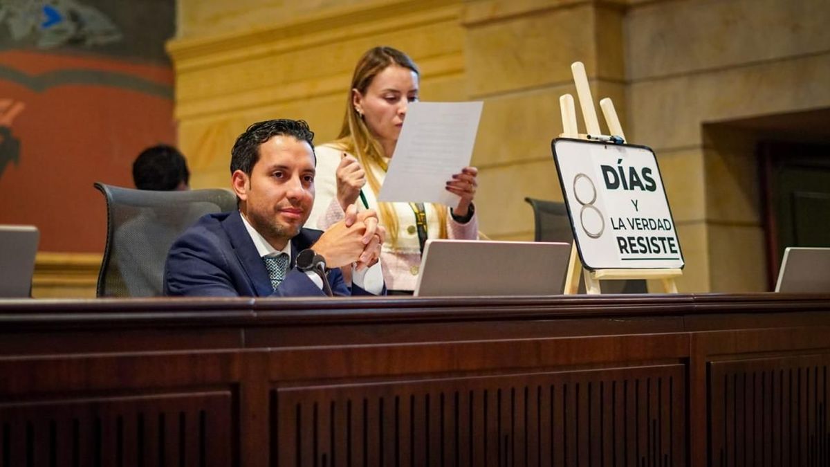 Julián López regresó el 4 de noviembre a la mesa directiva de la Cámara de Representantes, una semana después de que dijo que no lo haría para no someter a sus compañeros a líos jurídicos.