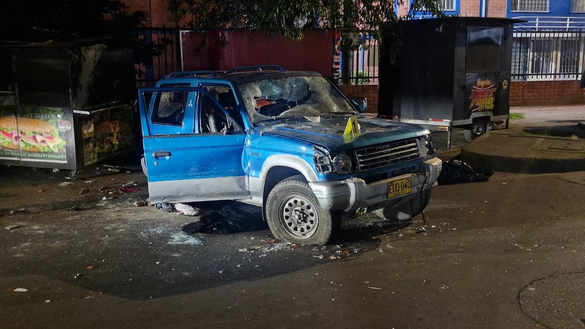 Así quedó el vehículo del conductor tras el brutal ataque que sufrió