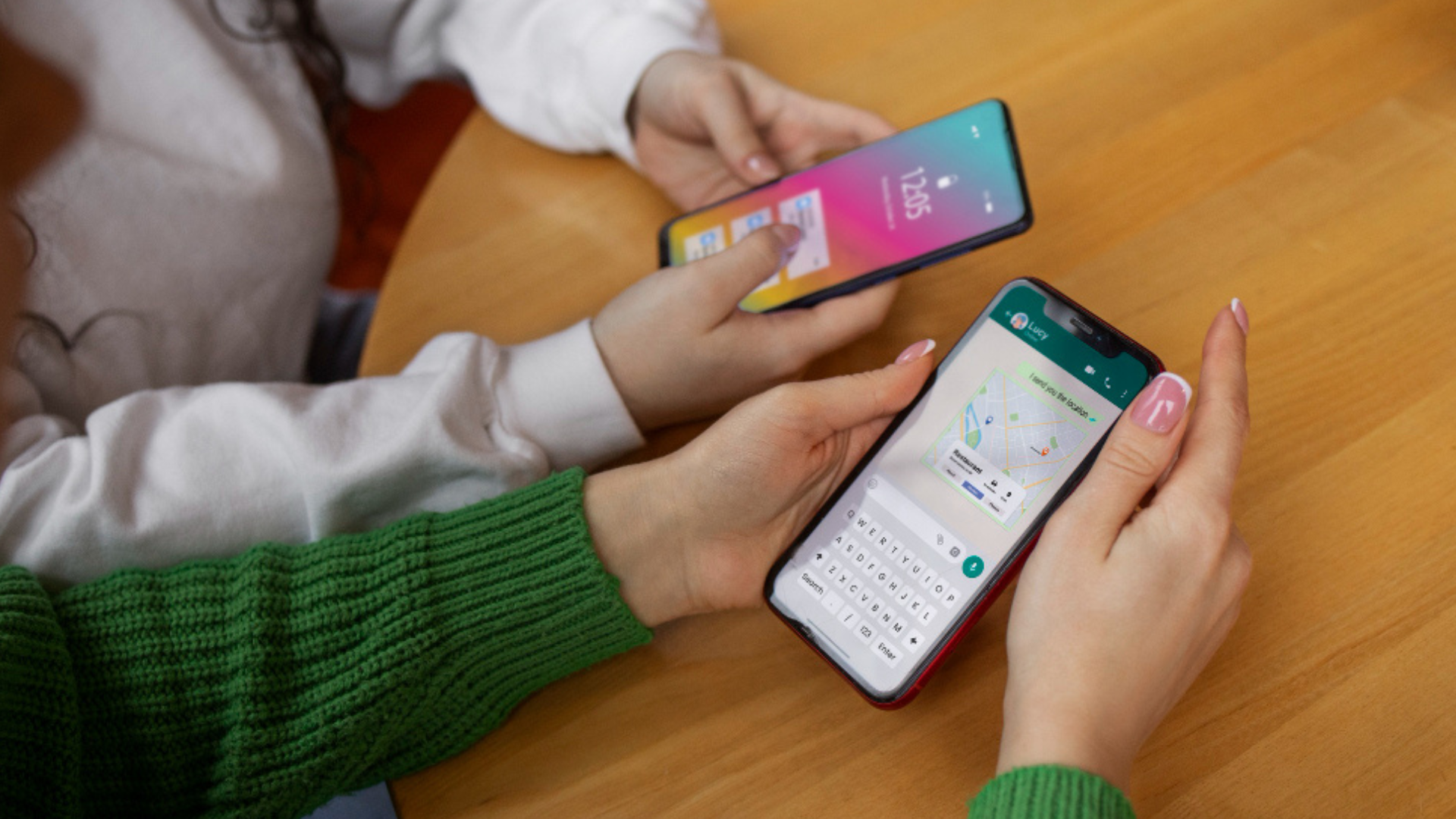 Mantener el móvil Android lejos del sol previene fallas en el rendimiento y la vida útil del equipo.