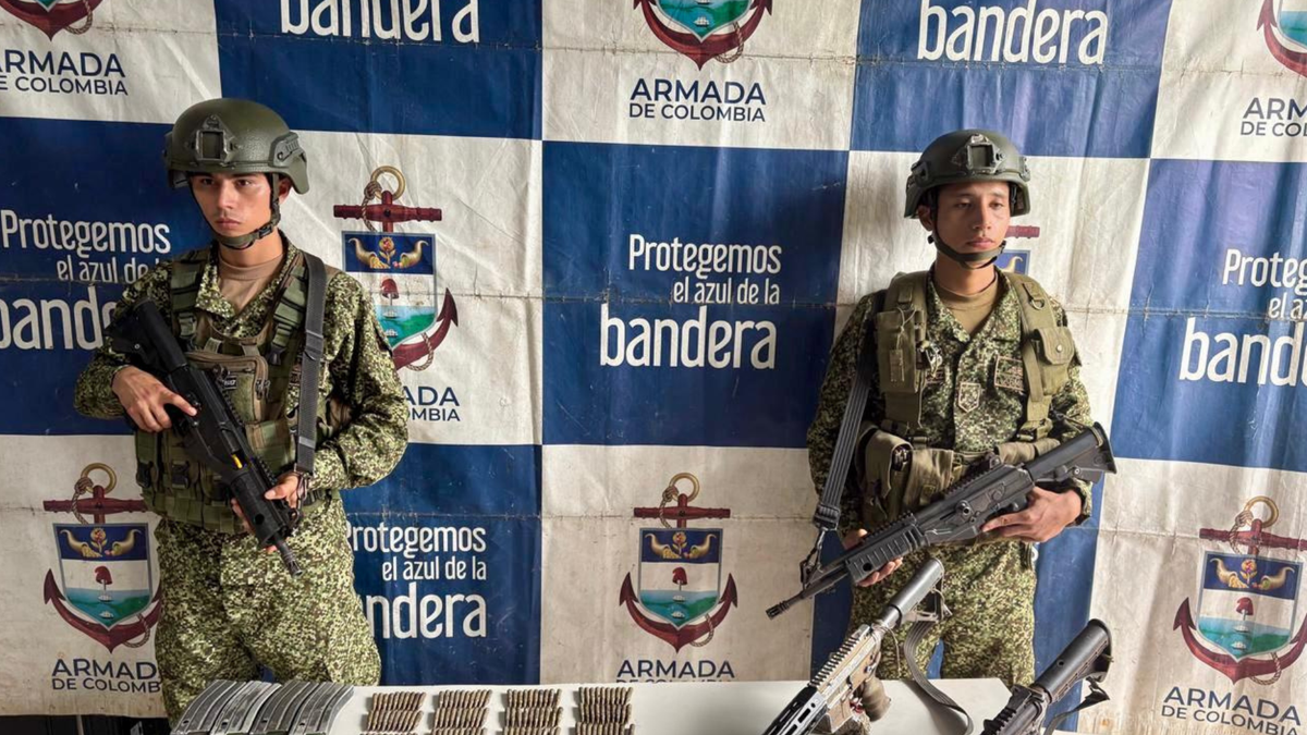 El operativo permitió encontrar fusiles, granadas y cargadores del frente ‘Jaime Martínez’ de las disidencias de las Farc en Calima Darién.