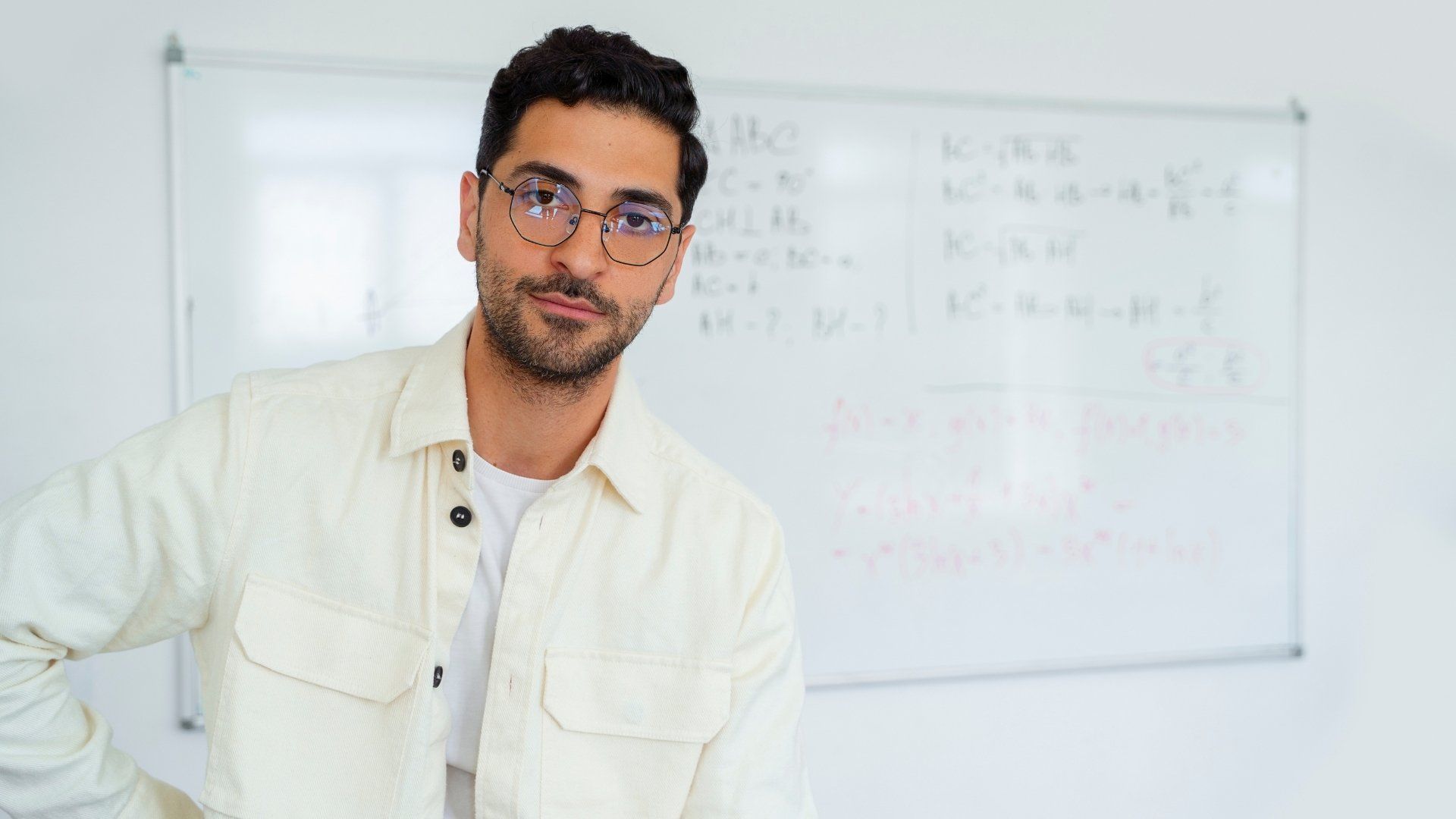 La Universidad Nacional abrió convocatoria para fortalecer su planta docente en distintas regiones del país.