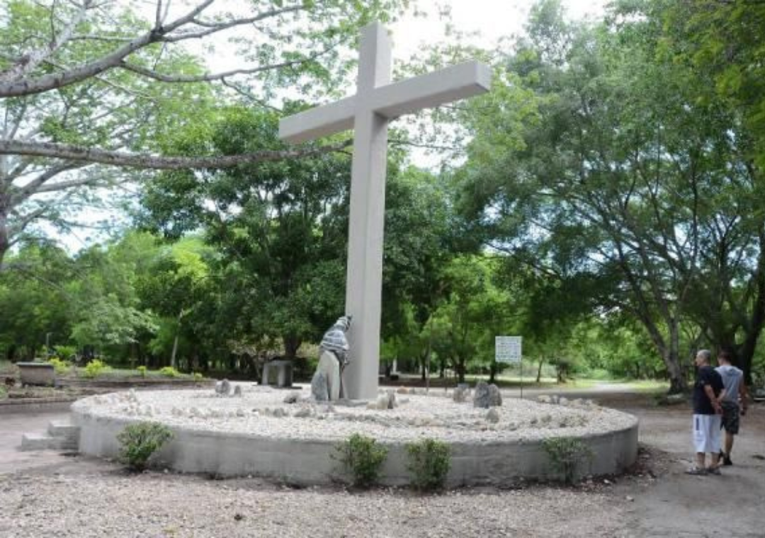 Luego del desastre en Armero, se levantó un monumento para recordar a las personas que murieron bajo el lodo.