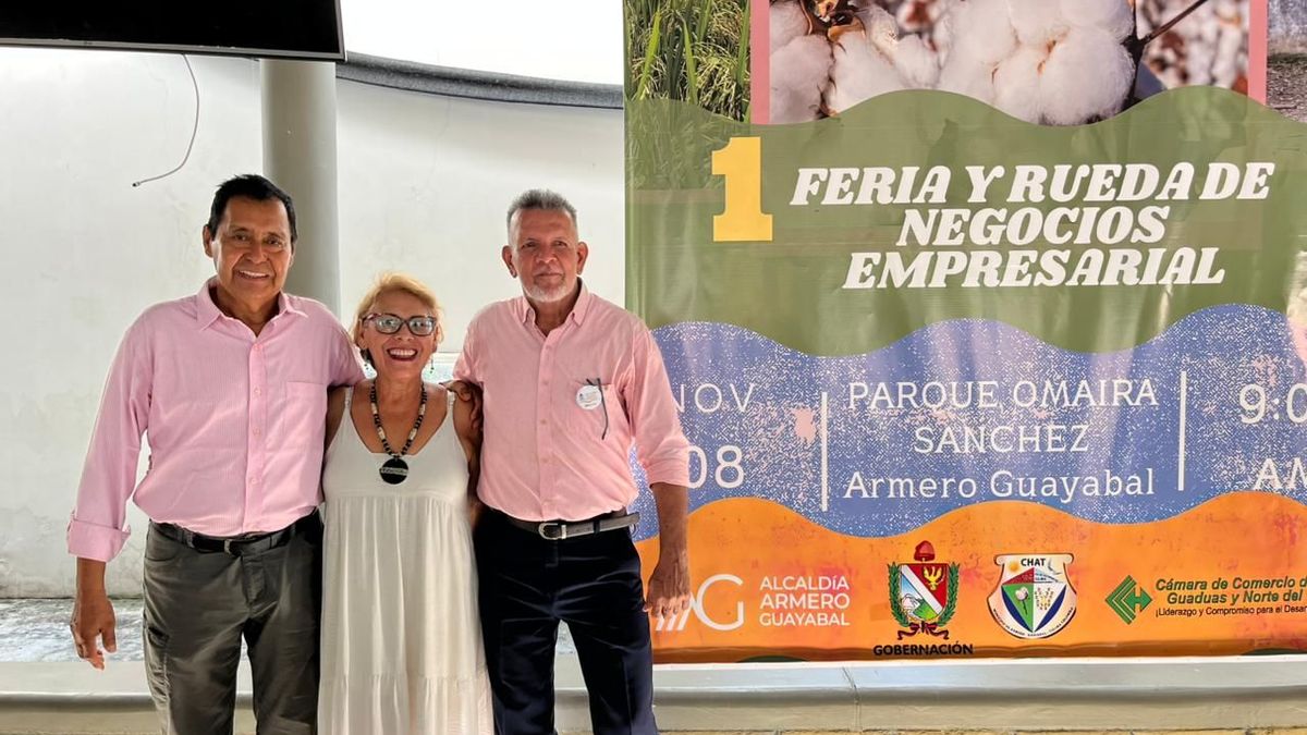 En 2023, doce sobrevivientes fundaron el Centro de Historia de Armero Tolima (CHAT), dedicado a recuperar la memoria histórica y cultural del municipio. En la imagen, Fredy Gutiérrez, Nancy Vanegas y Gerardo Criales