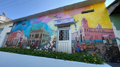 Tras la avalancha, muchos armeritas regresaron a reconstruir sus vidas sobre los escombros.