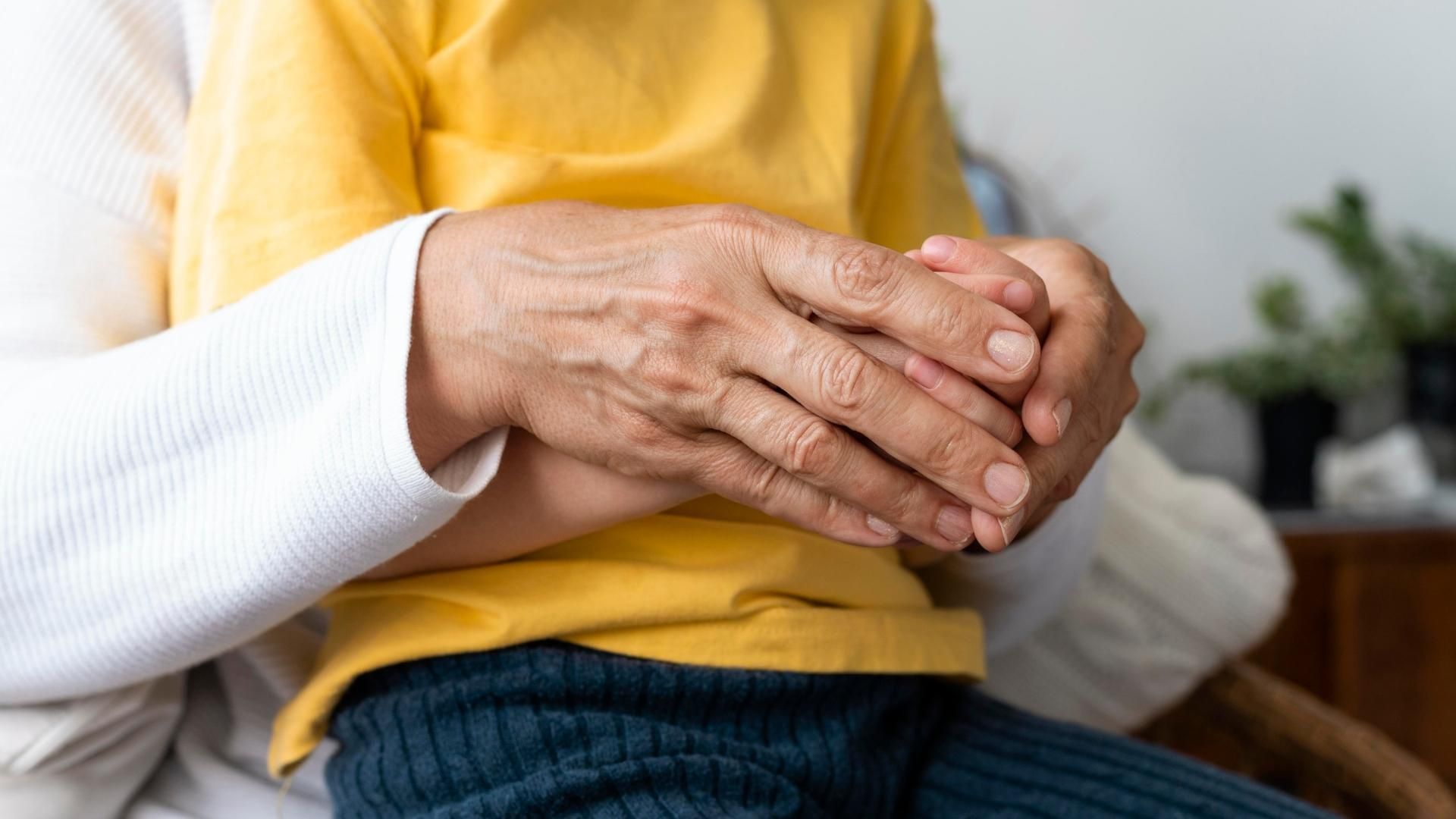 Cambios en la memoria, el lenguaje o el juicio pueden indicar el inicio de una enfermedad neurodegenerativa.