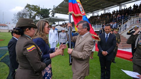 Presidente Petro y Policía.
