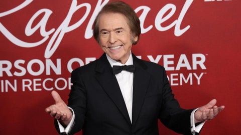 Raphael es homenajeado como Persona del Año en los Latin Grammy 2025