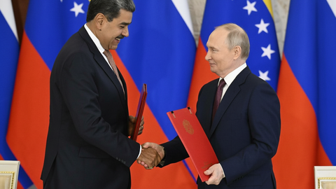 Nicolás Maduro felicitando al Presidente de Rusia Vladimir Putin