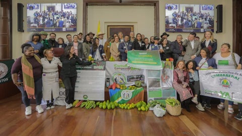 El encuentro contó con la participación de líderes rurales, organizaciones campesinas y congresistas de diferentes bancadas, quienes expresaron su intención de abrir un diálogo nacional sobre el papel del campesinado.