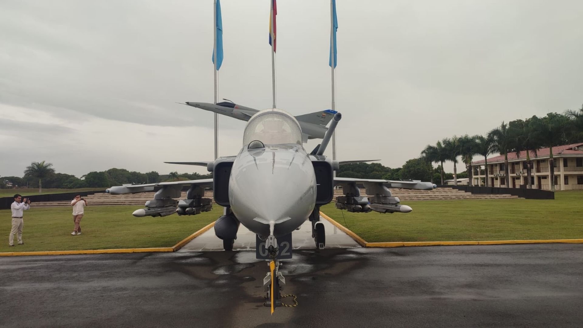 En total serán 17 aviones Gripen. La negociación inicial contemplaba 16 aeronaves, pero antes del cierre del acuerdo se sumó una más.