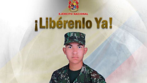 Como consecuencia del enfrentamiento, tres soldados profesionales resultaron heridos y otros dos sufrieron lesiones.