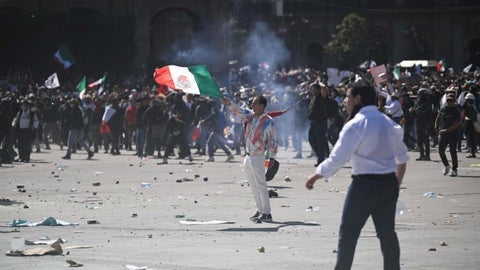 Protestas en la Ciudad de México terminaron en disturbios este sábado.