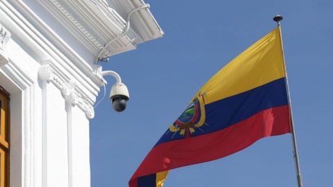 Debate público en Ecuador por las preguntas del referendo que plantea cambios en seguridad, política y Constitución.