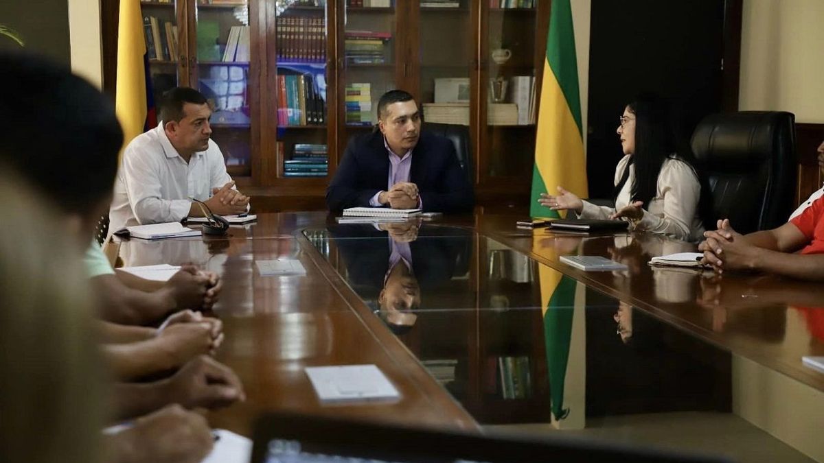 Reunión entre el gobernador del Cauca, autoridades y comunidades de Cajibío