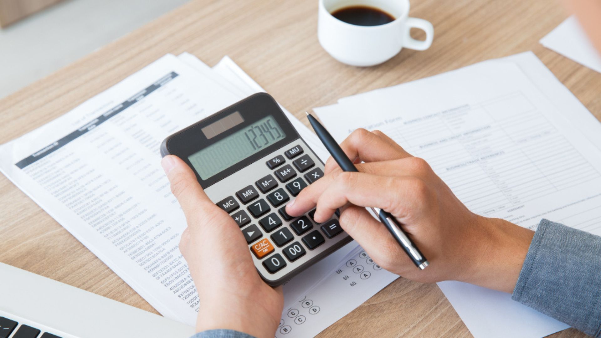 En los contratos a término fijo y por obra o labor sí se debe indemnizar por el tiempo faltante para finalizar el acuerdo, si el empleador termina antes de la fecha pactada.