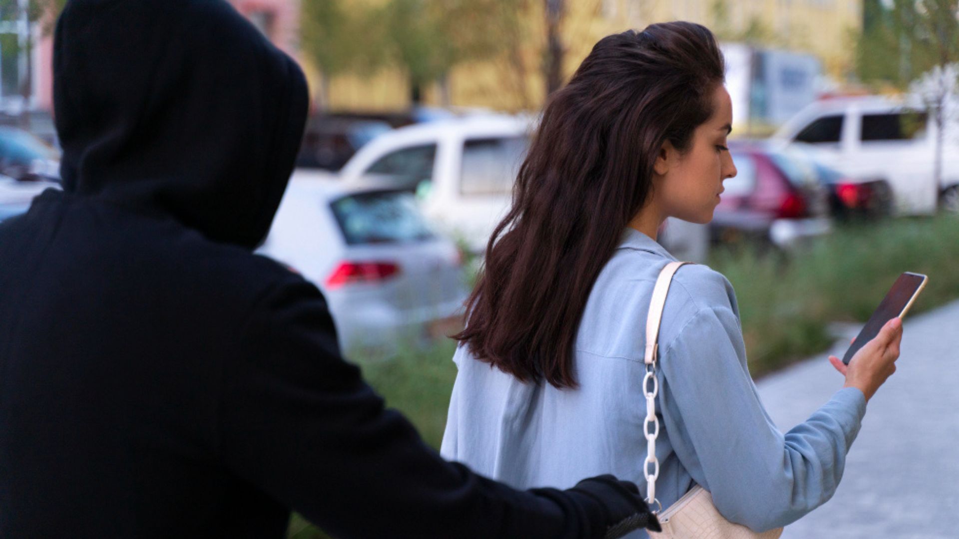 Lo recomendable es no abrir enlaces, no dar datos personales.