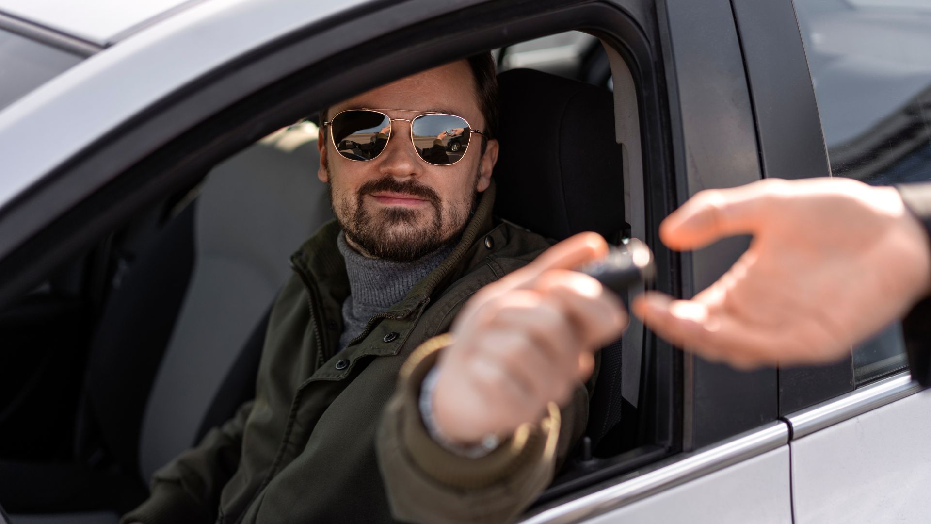 Además, las autoridades hacen énfasis en que, si realmente hubo un accidente, los vehículos deben detenerse en el momento.