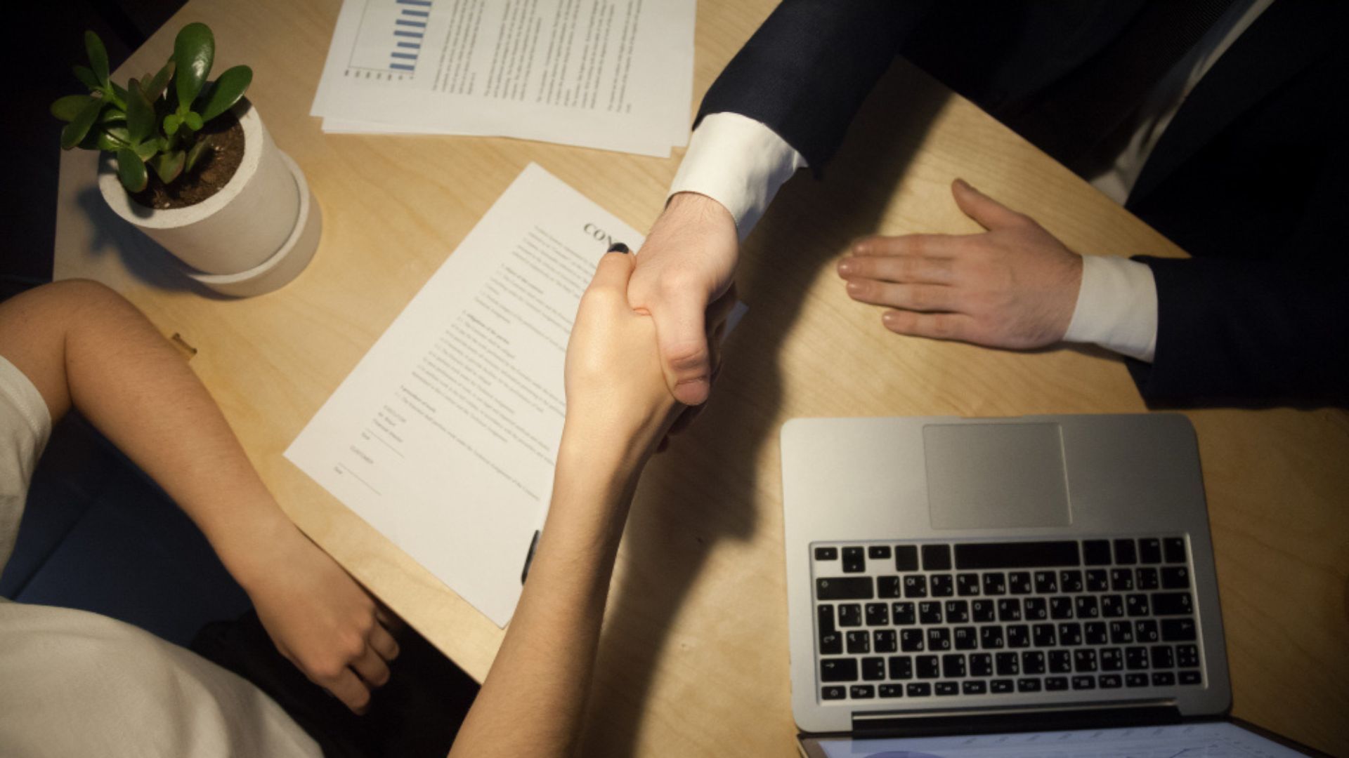 Uno de los puntos que más inquieta a los trabajadores es si estos ajustes implican una modificación directa en el salario mensual.