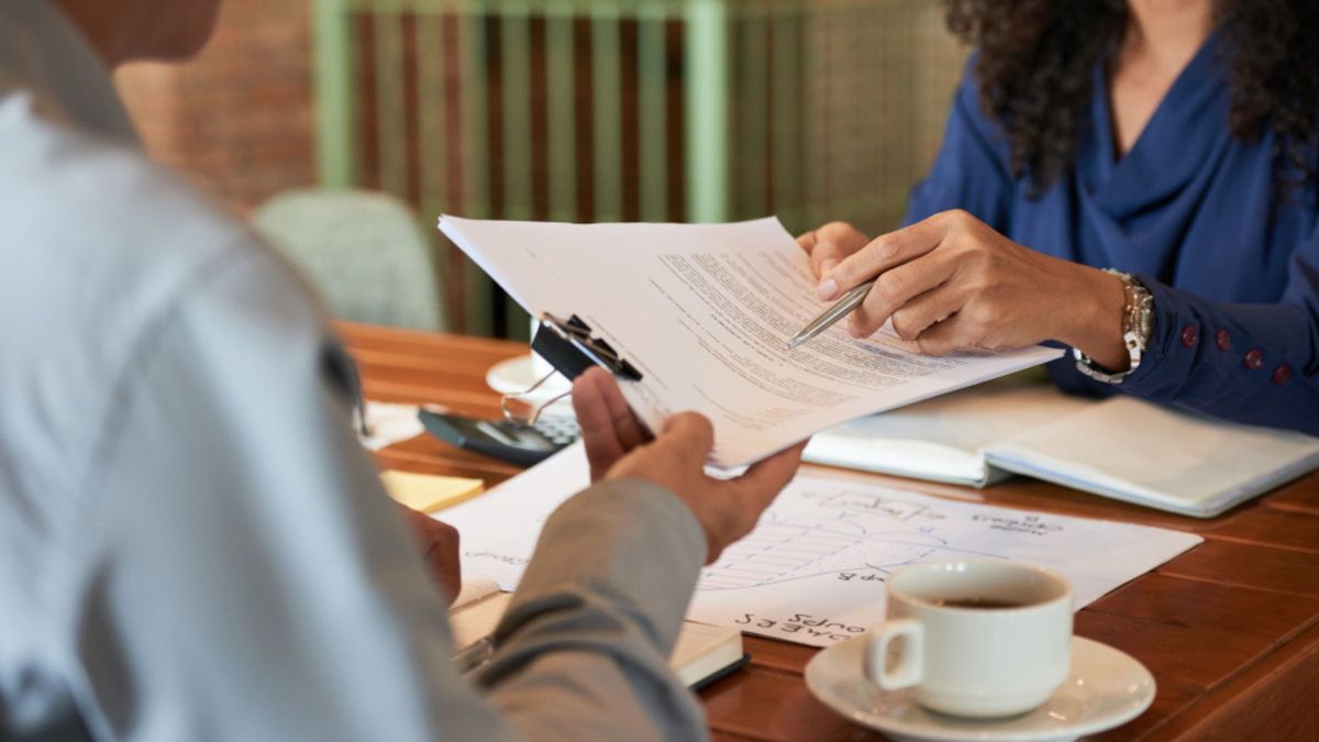 De acuerdo con la norma, el recargo de domingos y festivos, que antes se pagaba al 75%, aumentó al 80% desde julio de 2025.