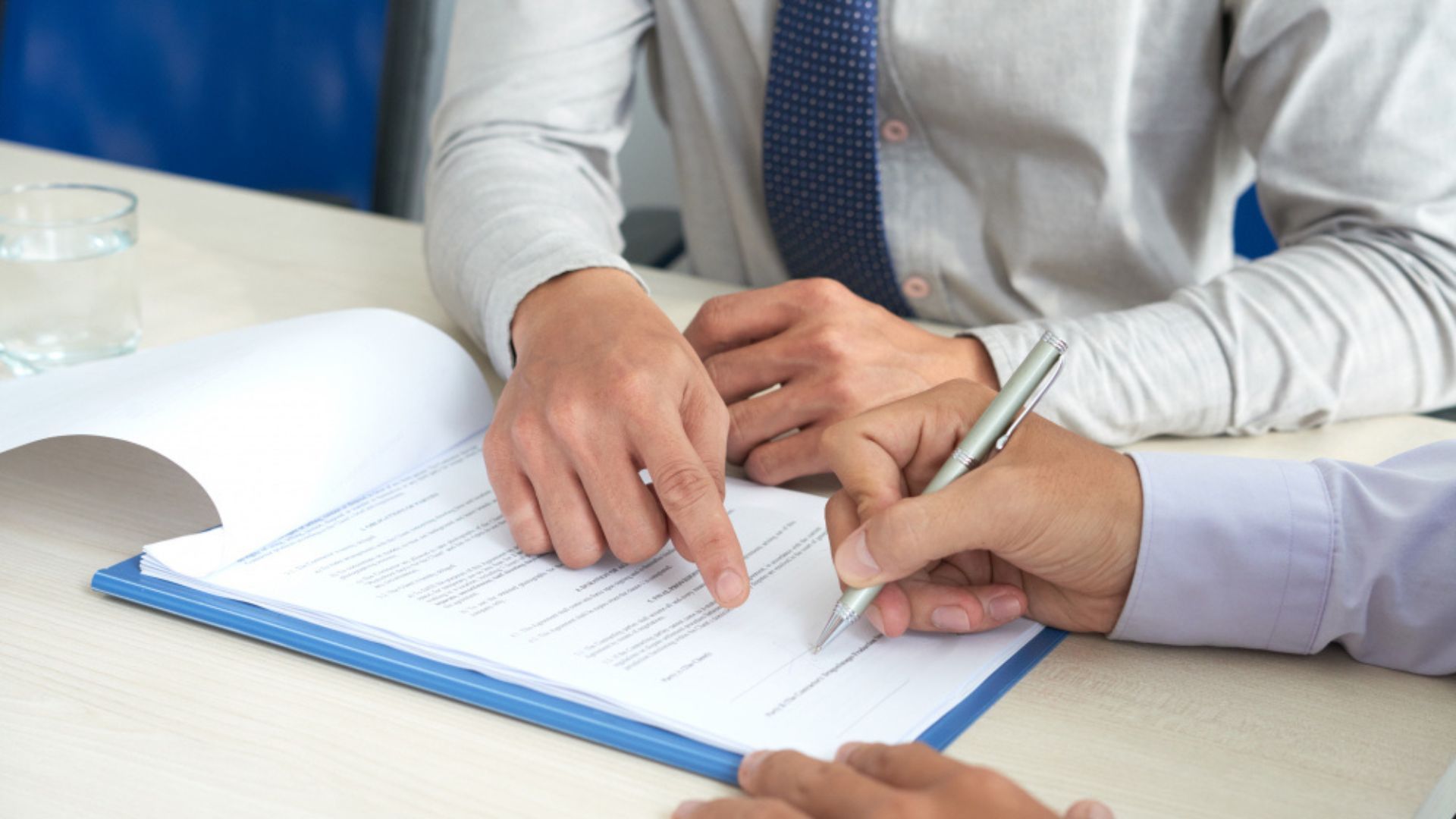 En Colombia, las capitulaciones son un acuerdo que debe firmarse antes del matrimonio.