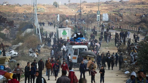 Palestinos retornan al norte de Gaza.