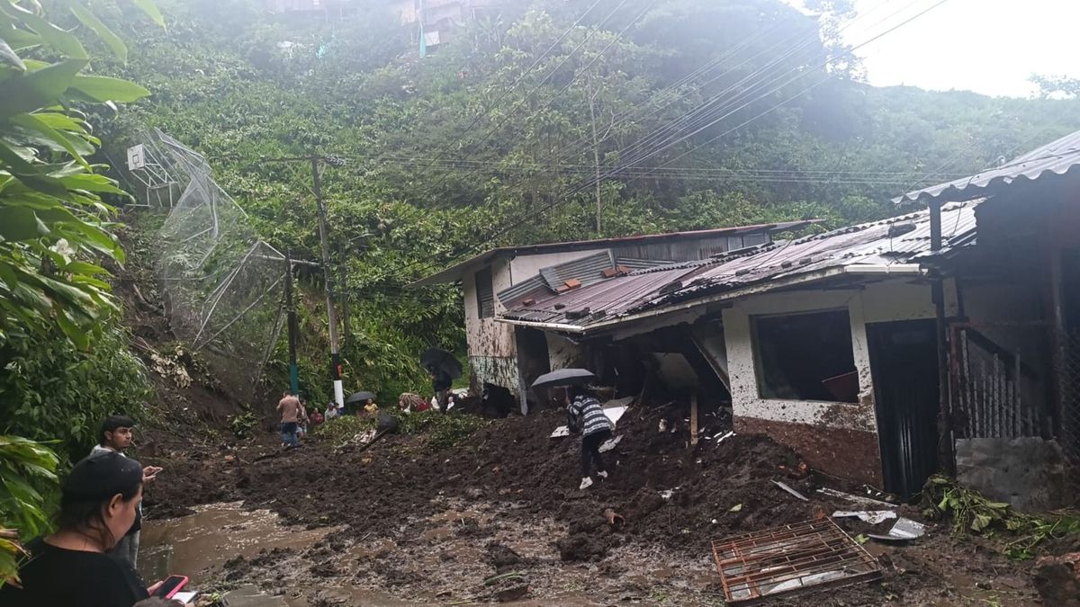 El director de la Unidad de Gestión del Riesgo, Diego Armando Rivera Gutiérrez, señaló que la ciudad continúa en plena temporada de lluvias y pidió a la ciudadanía reportar cualquier situación inusual a la línea 119 del Cuerpo Oficial de Bomberos.