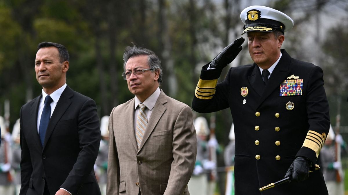 Petro, ministro y comandante