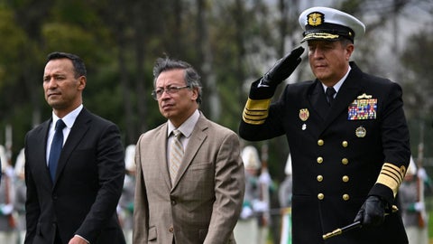 Petro, ministro y comandante