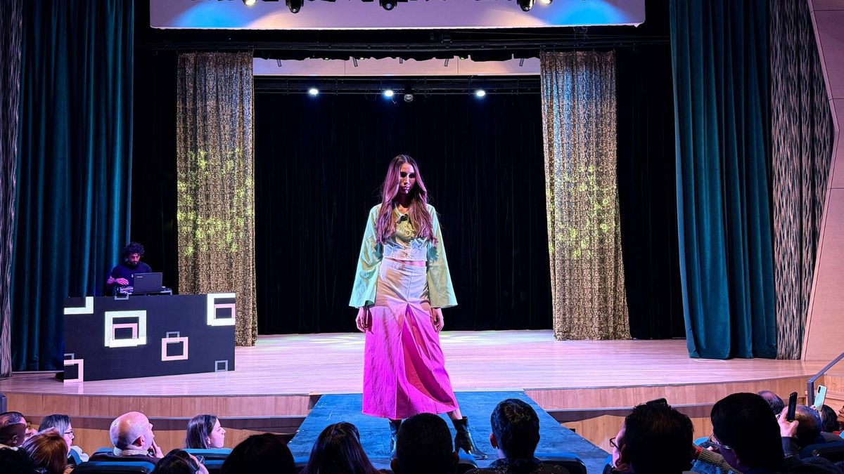 Las 'Tupanas Amazónicas' transforman la moda con la reutilización de uniformes de la Policía.