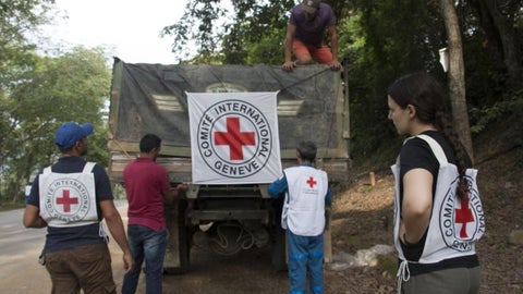 La Cruz Roja Internacional añadió que la delegación colombiana tendrá ahora un carácter regional, atendiendo también sus oficinas en Perú, Ecuador y Bolivia..