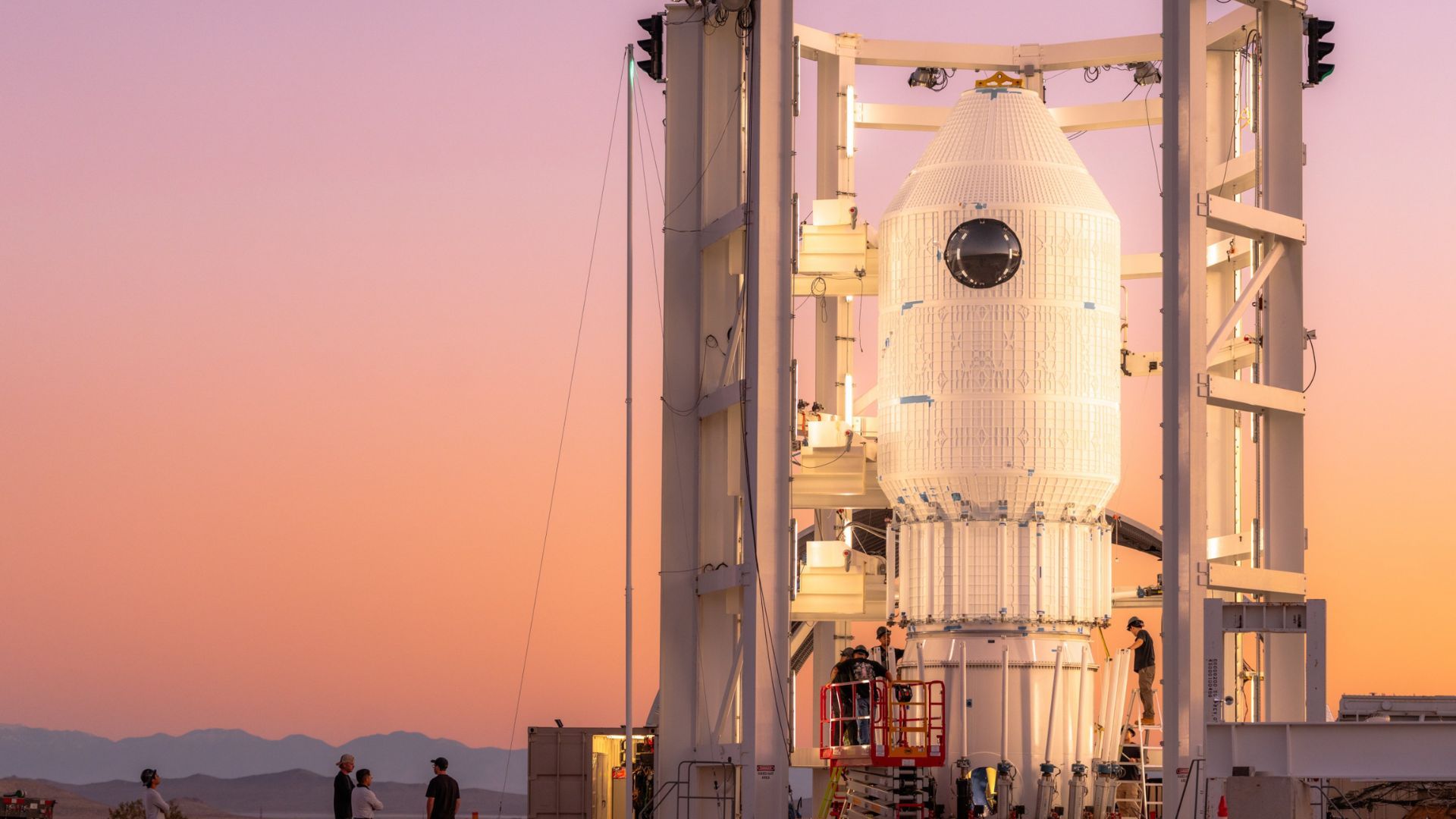 Vast planea enviar cuatro equipos al año, cada uno con cuatro personas, durante la vida útil de la estación, que se espera sea de tres años.