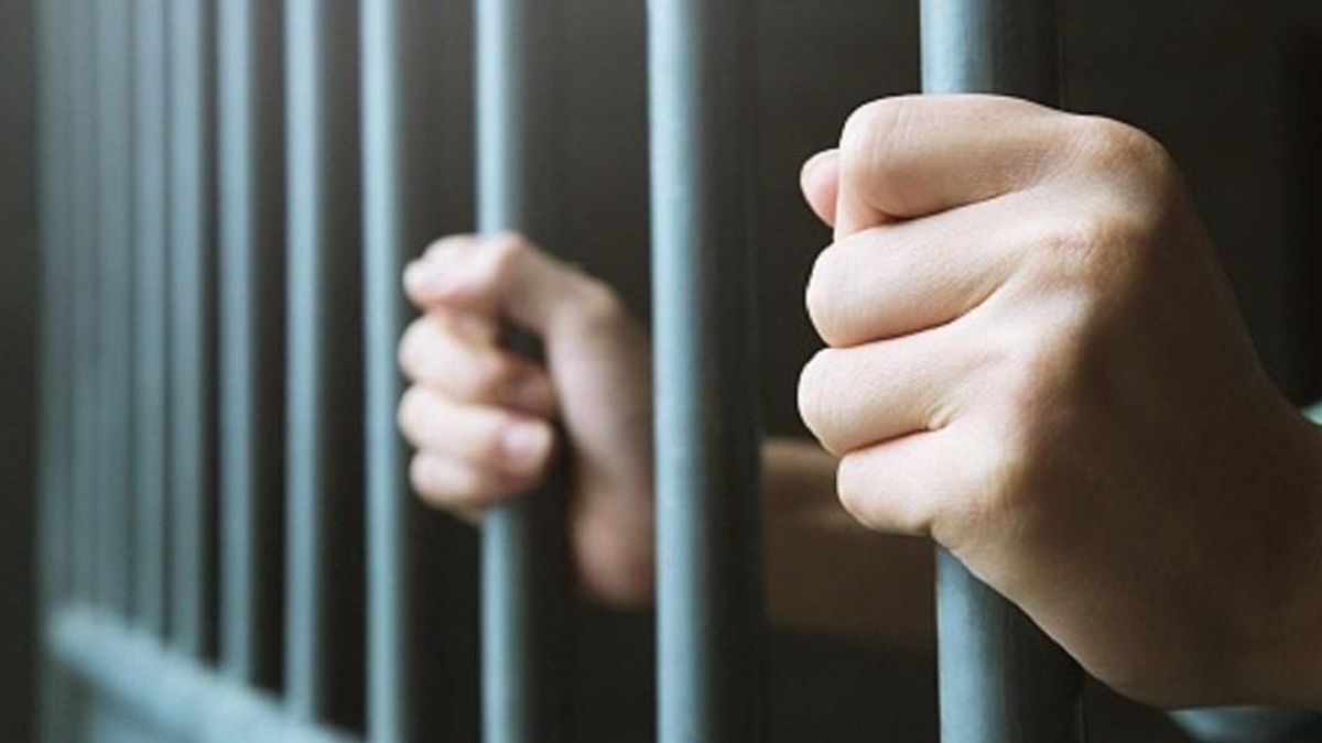 Se determinó que el procesado contactó a la menor de 14 años a través de redes sociales, haciéndose pasar por una mujer.