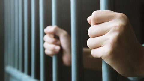 Se determinó que el procesado contactó a la menor de 14 años a través de redes sociales, haciéndose pasar por una mujer.