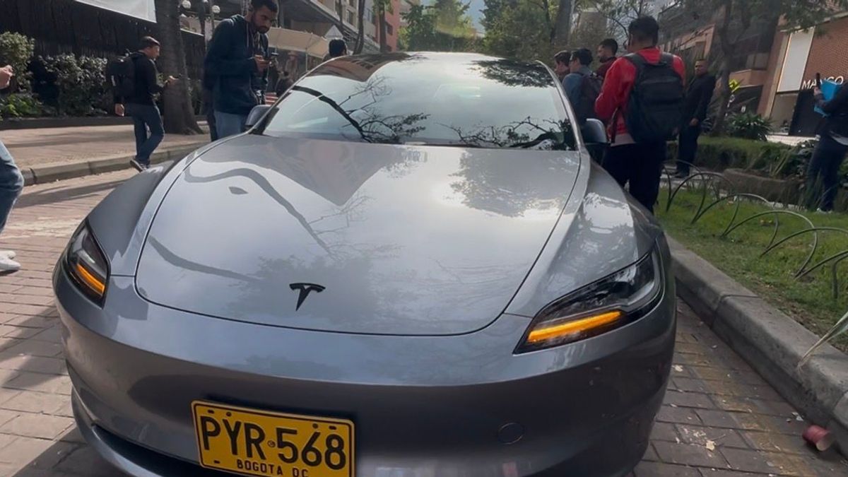 Carro Tesla en Colombia