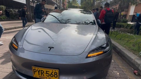 Carro Tesla en Colombia