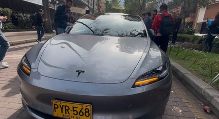 Carro Tesla en Colombia