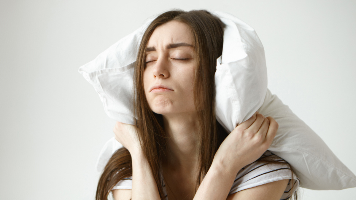 Un descanso nocturno adecuado ayuda a regular emociones y mejorar el rendimiento diario.