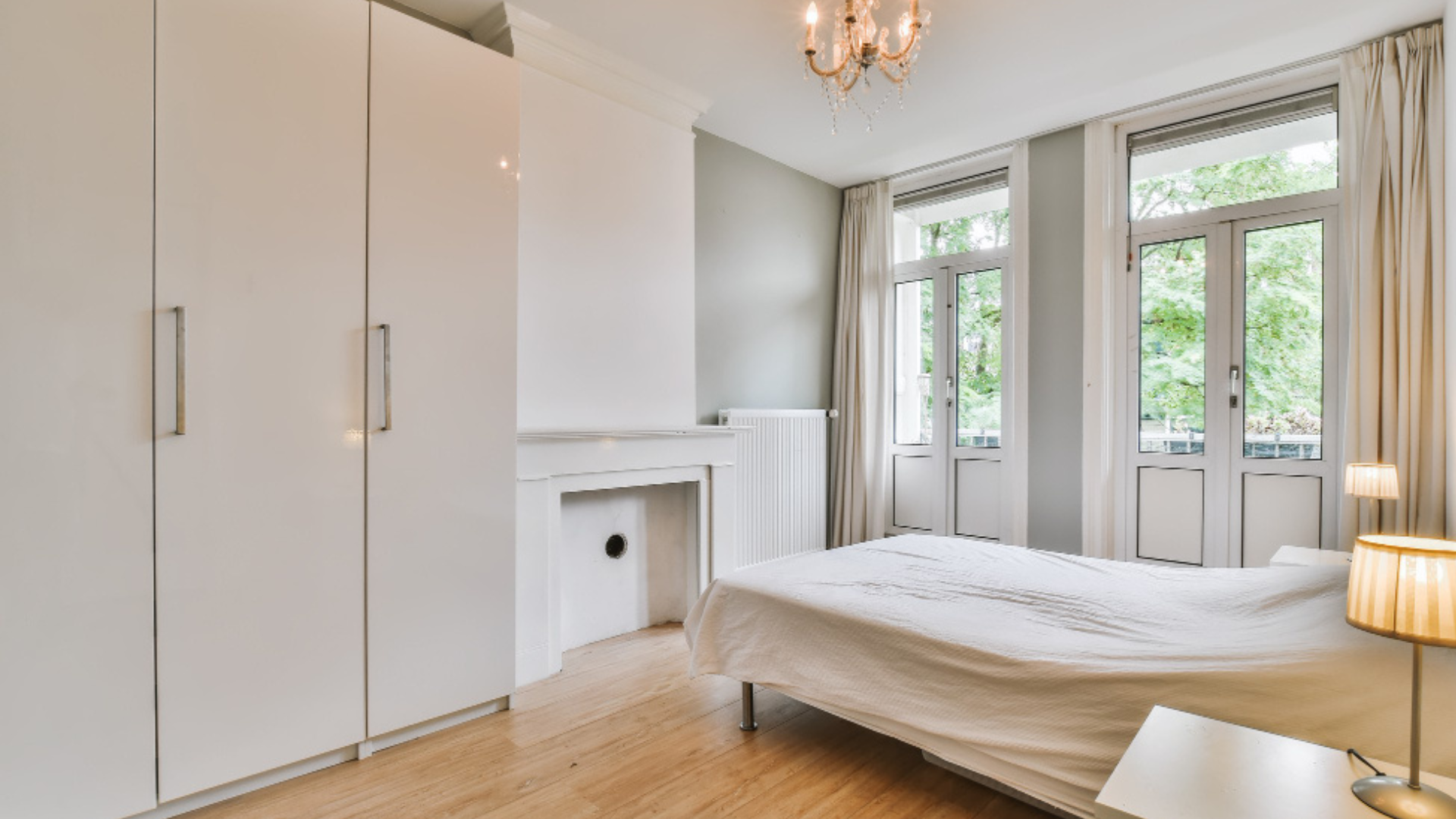 Recomendaciones de feng shui ayudan a mantener un cuarto equilibrado y libre de objetos que bloquean el descanso.