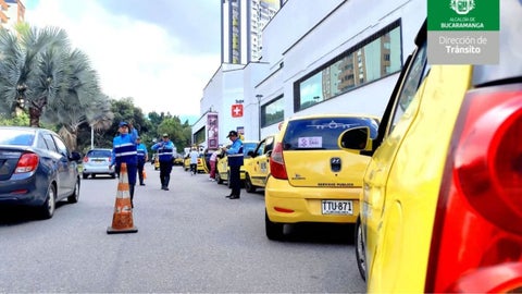 El horario de restricción será de 6:00 a. m. a 8:00 p. m., período durante el cual los vehículos con las placas indicadas no podrán circular.