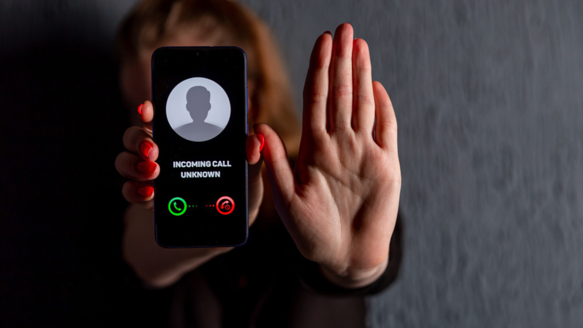 Las autoridades recomiendan no devolver llamadas desconocidas para evitar cargos inesperados.