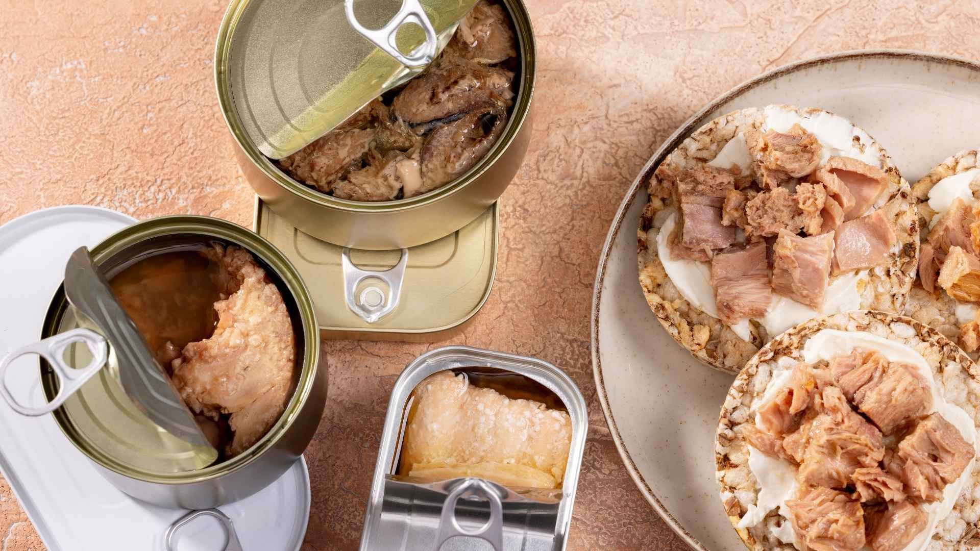 Las presentaciones de atún en agua y en aceite muestran diferencias en su perfil nutricional.