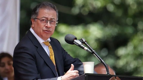 "Si Perú agrede la embajada de México, Colombia retira su embajada", aseguró Petro.