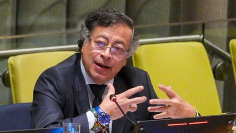 El jefe de Estado insistió en que decisiones de esta naturaleza generan efectos humanitarios y económicos .