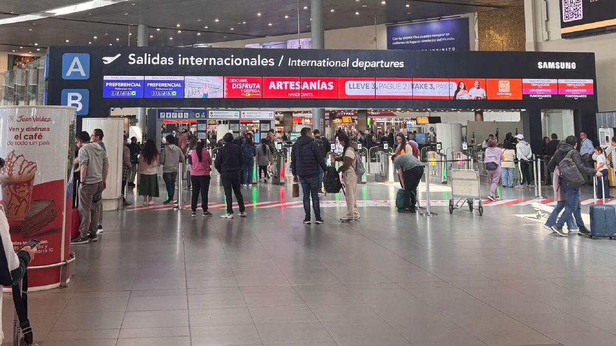 Salida vuelos internacionales en el Aeropuerto El Dorado, de Bogotá.