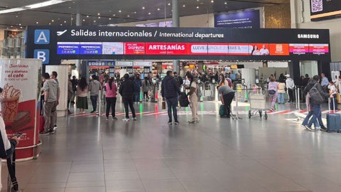 Salida vuelos internacionales en el Aeropuerto El Dorado, de Bogotá.