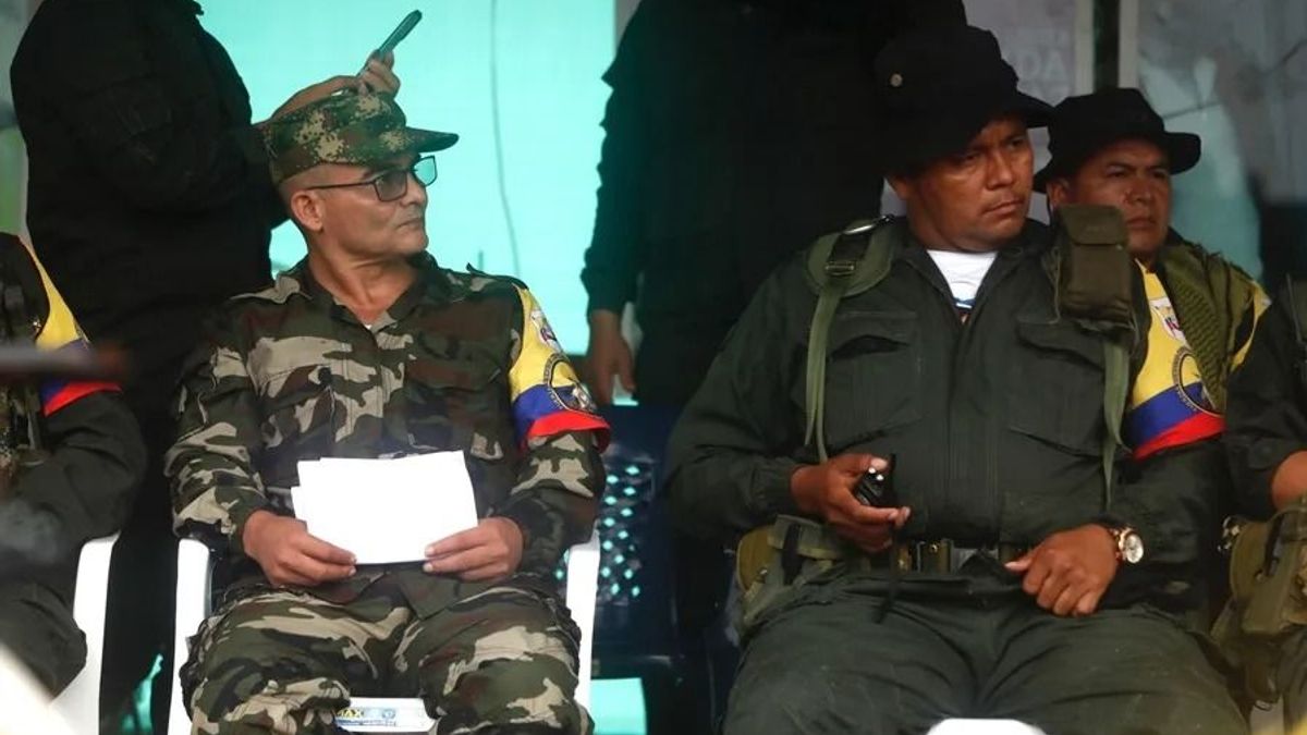 La investigación periodística revela además conversaciones entre jefes de las disidencias en las que hablan de supuesto apoyo de esa guerrilla a la campaña presidencial de Petro en 2022.