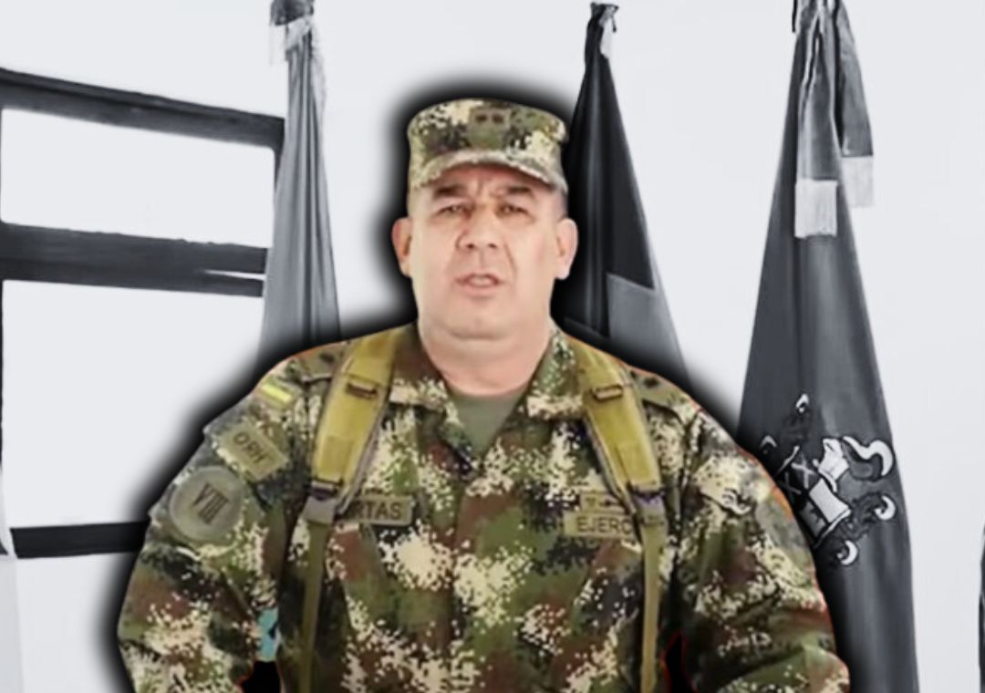 El general negó vínculos con el grupo armado ilegal.